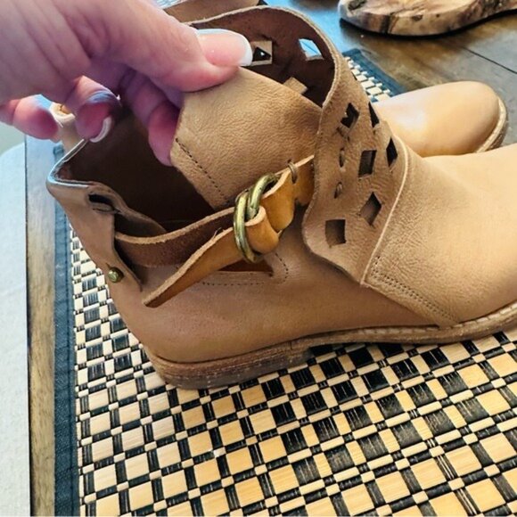 A.S. 98 Zada Tan Cut Out Booties Size 7 – Leather Ankle Boots NWOB - Picture 5 of 15